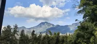 Ya'an Yinqi Guquan Homestay (Zhougong Mountain Tourist Resort) Hotel di Pemandian Air Panas Zhougong