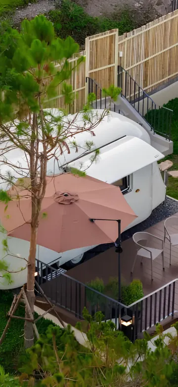 แกลมปิ้งแอร์สตรีม