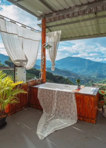 ใจ 3 (เต็นท์มีอ่างอาบน้ำและระเบียง)