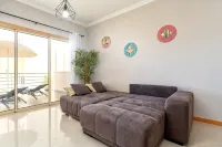 BnB Homes White Rose Garden Apartment with 2 Terraces & 2 Swimming Pools