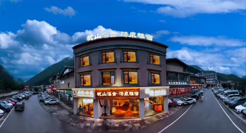 Piedmont Hot Spring Villa Hotels in Jiuzhaigou