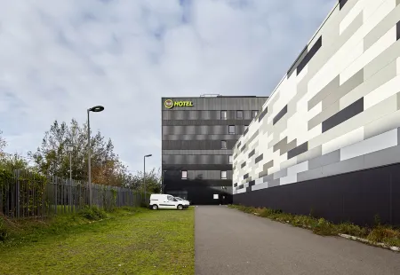 B&B Hôtel Cergy Saint-Christophe Отели в г. Эннери