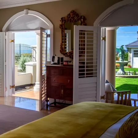 Grand Lux Boutique Manor