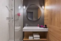 Moxy Berlin Humboldthain Park Hotels in Berlin