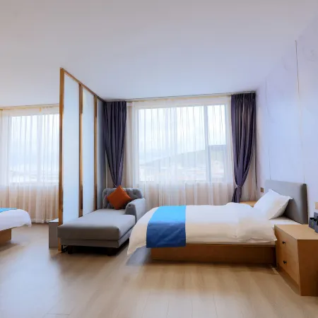 Collection Hotel (Zoige Bus Passenger Transport Center)