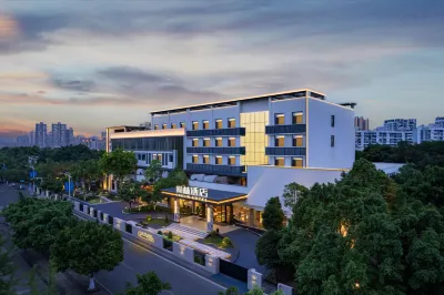 Hanlin Hotel (Suining Wanda Plaza) Hotels near Sichuan Suining Normal School
