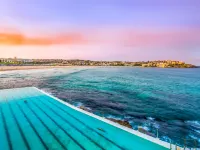 Beach front ocean breeze studio with aircon Hotels in North Bondi