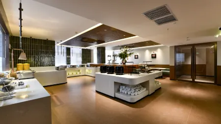 QIANNA Tingfei Hotel (Kaifeng Songcheng Road Station) Отели в г. Кайфэн