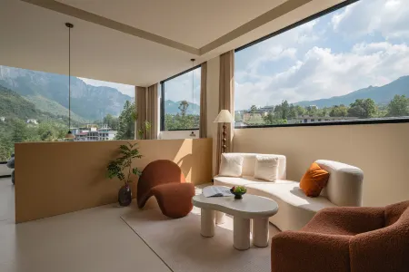 Chuanjian · Hidden Mountain · Parent Child Leisure Resort Homestay Отели рядом с достопримечательностью «Yizhuxiang Column»