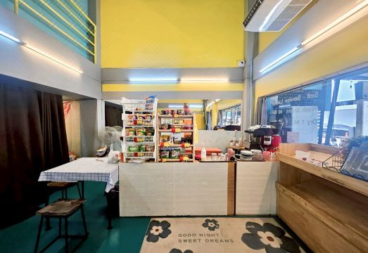 Me U Hostel의 모던하고 깔끔한 도미토리 실내 공간