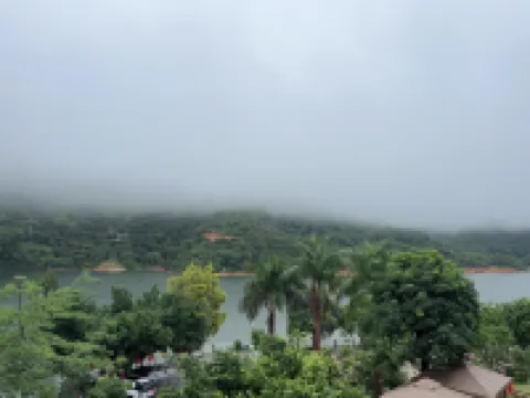 Guangzhou Xihuan Lakefront Canyoning Resort Manor