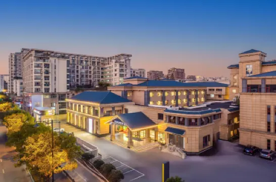 EBO City Hotel Отели рядом с достопримечательностью «Zhongdu Square»