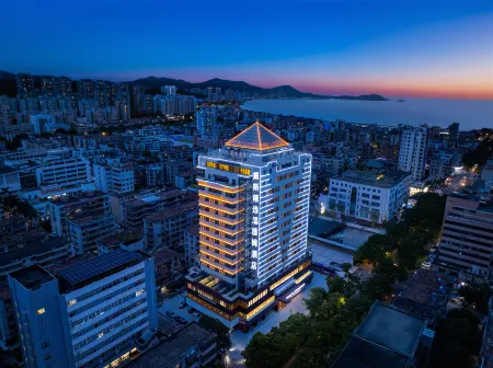 Days Inn Zhuhai Selected Wyndham Hotel (Couple Middle Road Branch) Отели рядом с достопримечательностью «Zhuhai Branch of Beijing Normal University Dormitory»