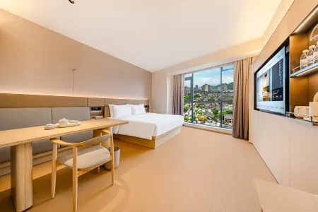 JI Hotel (Liupanshui Zhongshan Avenue Shuicheng Ancient Town) Отели рядом с достопримечательностью «Bijiashan Park»