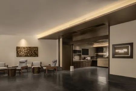 SENSE SCENE HOTEL (Chongqing Jiefangbei Pedestrian Street) Отели рядом с достопримечательностью «Longfeng Temple»