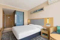 City Comfort Inn Wuhan Dongwu Avenue Light Rail Station Отели рядом с достопримечательностью «Офицер Ухань Профессиональный колледж (Классия Западного Лейка)»