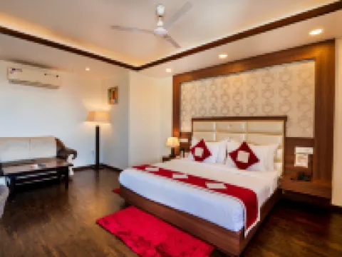 Hotel the Royal Krishna โรงแรมในกัตรัช