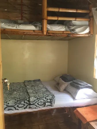 M&K's Guesthouse Kubo A Отели рядом с достопримечательностью «Royal Palms 1 Panglao Island»