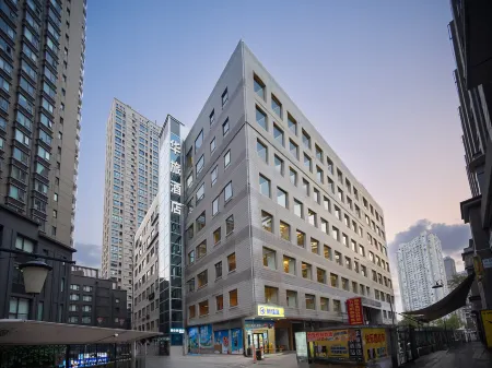 Hualu Hotel (Changsha Wuyi Square IFS International Finance Center) Отели рядом с достопримечательностью «Autumn-Admiring Pavilion»