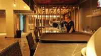 Rogers Hotel Manado - バー
