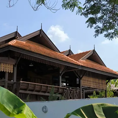 166 Lanna Localstay Hotel dekat Chamcha Market