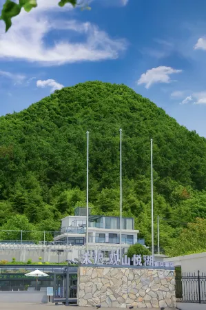 Weichi · Guanshan Yuelake Business Hotel (Lianyungang Huaguoshan Branch) Отели рядом с достопримечательностью «Donggang College of Huaihai Institute of Technology»