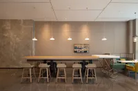 SUITES BY HILTON