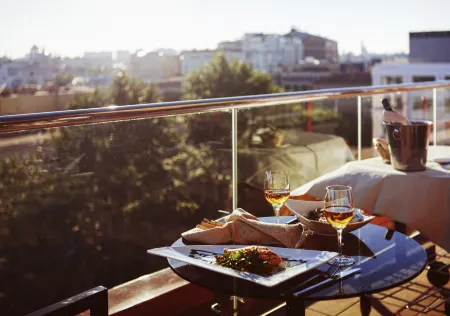 Отель Аквамарин ZONT Hotel Group Отели рядом с достопримечательностью «Скульптурный ансамбль «Знаки Зодиака»»