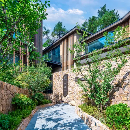 ANJI·JUNLAN LAOZHUANG SHANJU TANGQUAN RESORT HOTEL