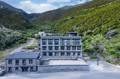 Songji Mountain Retreat Hotel Hotels in Yading Village