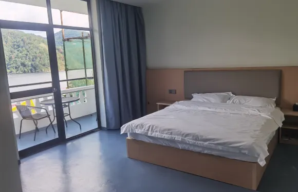 江畔小院民宿（漂浮公園店）