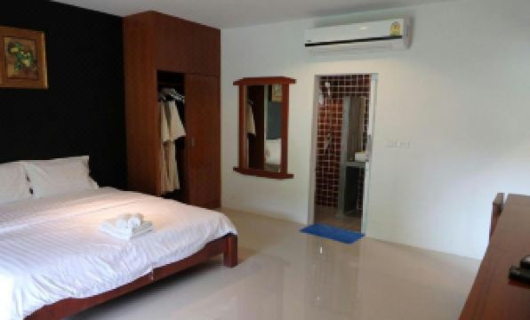 Suksompong Resort - Housity