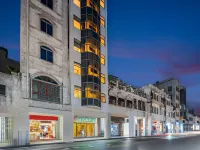 Totoro Spirit Hotel (Haikou Qilou Old Street Jiefangxi Branch) Hotels near Meilan