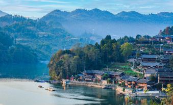 Mengli River Bend Homestay