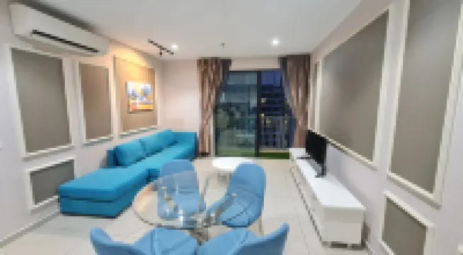 Up to 9pax, i-City i-Suite FREE WIFI 50"TV