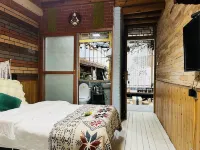 Orange Waiting for the Wind, Waiting for You Homestay