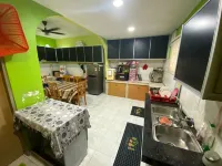 Anwar Kluang Homestay (Muslim Only)