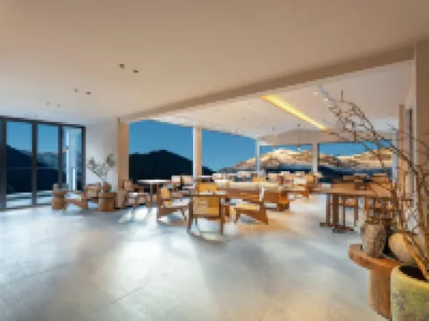 雨崩愈見山·雪山民宿 雨崩神瀑附近的飯店