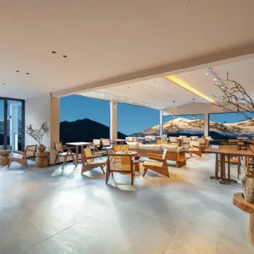 Yujian Mountain Snow Mountain Homestay