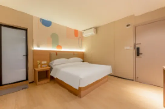 潮悅美宿（鶴山一滙新天地店）