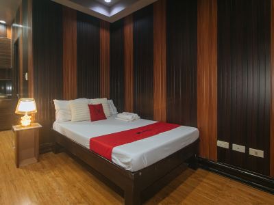 RedDoorz Plus @ Canley Residential