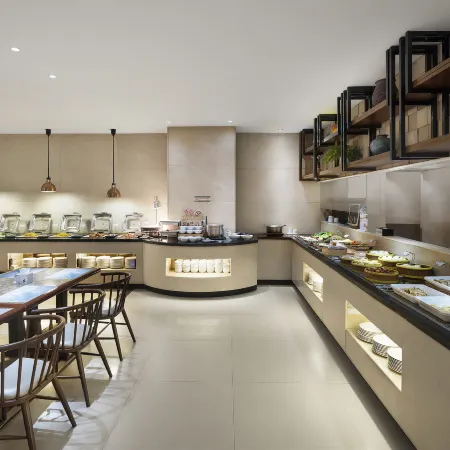 Rebecca Hotel (Xuchang Caowei Ancient Town Pangdonglai Times Square)