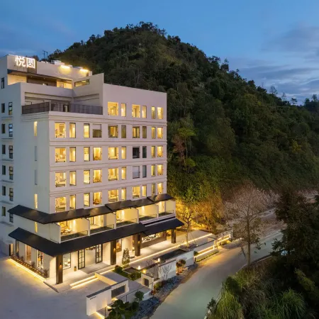 Jiuheyueyuan Wenquan Forest Resort Hotel