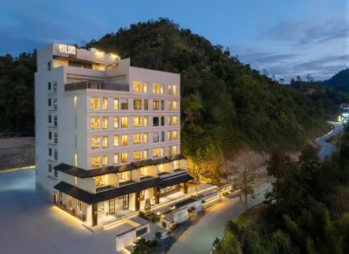 Heyuan Zijin Yueyuan Forest Hot Spring Resort Hotel