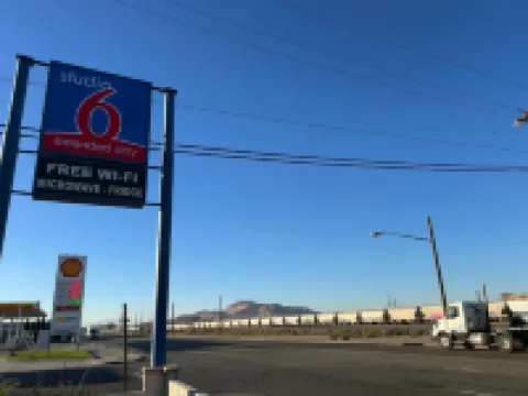 Studio 6 Mojave, CA - Airport モハーベのホテル