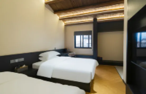 Qixi Small Manor