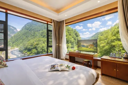 Lixian Yujingyuan Theme Hotel（Bipenggou Scenic Area · Lixiao Road Store） - Bintang 2
