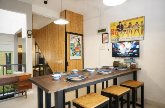 Knocknock70s Home Courtyard Garden, Jonker Parking Hotels in 