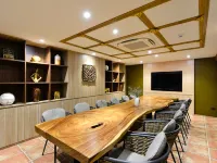 March Hotel & Suite Riverside ワット門周辺のホテル