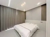Hunchun Qincheng Homestay (Hantang Street Night Market)